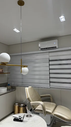 Ar-condicionado split instalado pela NR Climatização em um ambiente comercial em Patos de Minas
